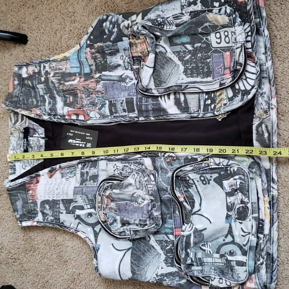 Jaded street graffiti utility vest - Picture 5 of 6